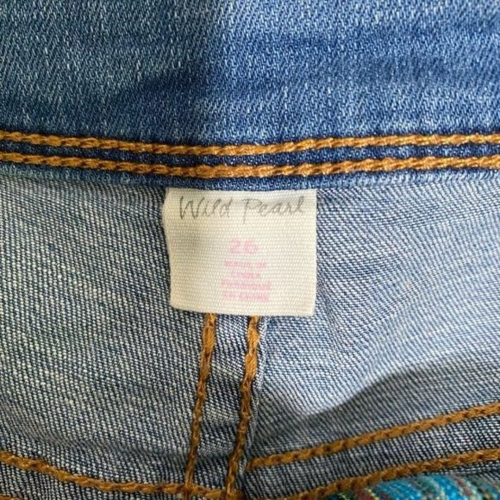 Wild Pearl ladies denim cut off shorts with southwestern style pocket size 26” - Picture 4 of 8